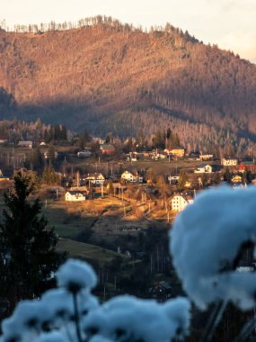 Dağlarda küçük bir köy