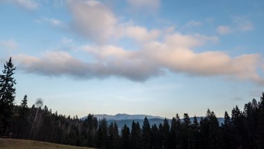 Dağlarda gün batımı