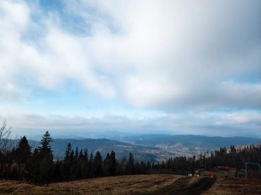 Dağlarda kış manzarası