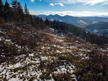 Kış aylarında Ukrayna Karpatlar