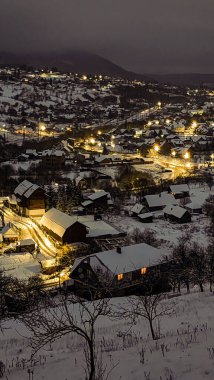 İsrail eyaletinin başkentinin gece manzarası.