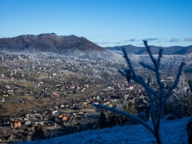 Sabahları dağların güzel manzarası