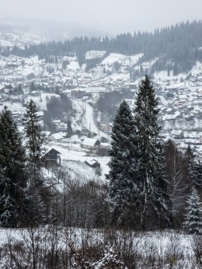 Görünüm kar dağların kaplı