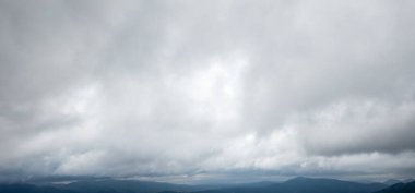 Kışın güzel dağ manzarası