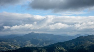 Dağların güzel manzarası