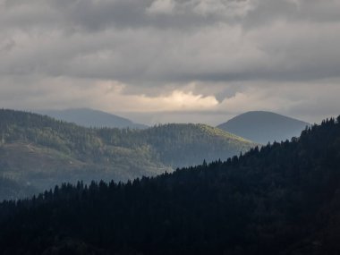 Sabah sisle kaplı dağ manzarası