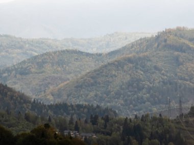 İtalya 'nın kuzeyindeki dağların manzarası