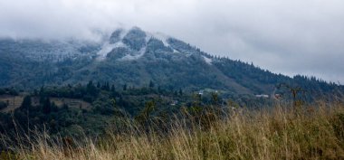 Dağlı güzel bir manzara.