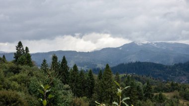 Dağlı güzel bir manzara.