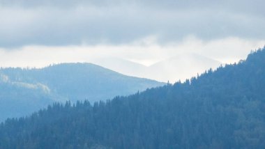Dağlardaki dağ manzarası