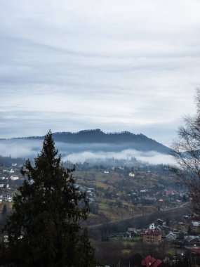 Sis şehrinin manzarası