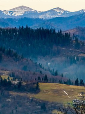 Gün batımında güzel dağ manzarası