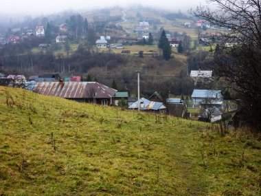Dağlardaki güzel sonbahar manzarası. Karpat Dağları. ukraine