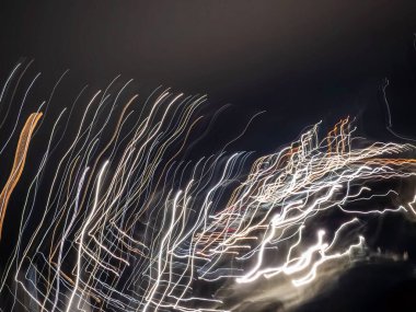 Renkli çizgiler ve çizgilerle soyut arkaplan