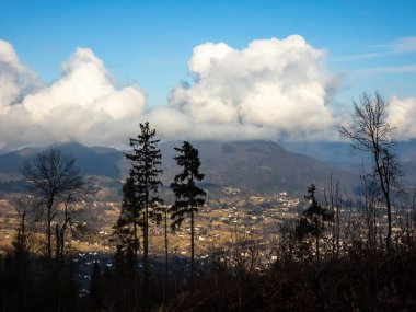 Karpatlar dağdan geliyor.