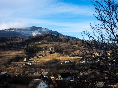 Romanya 'daki dağın güzel bir görüntüsü.