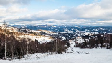 Kışın güzel dağ tatil köyü