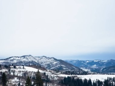 Karlı Dağları ile güzel manzara