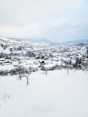 Ülkenin dağlarında kar yağıyor.