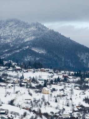 Dağlarda kış manzarası. Dağlarda kış manzarası.
