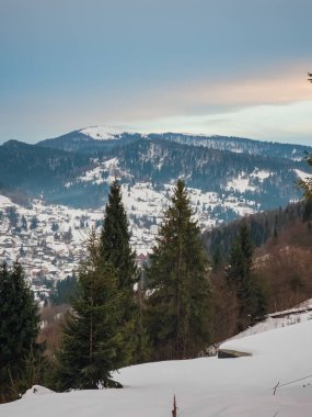 Karpatların kış manzarası, Ukrayna
