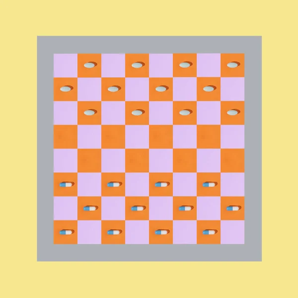 Таблетки, розташовані на шаховій дошці з помаранчевими і рожевими полями, встановленими на жовтому тлі  . — стокове фото