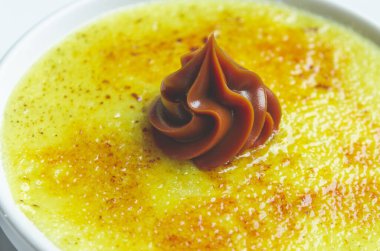 Lezzetli creme brulee tatlısı