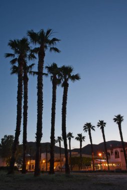 Almeria Cabo de Gata San Jose plajı ve İspanya köyü. Gece görünümleri.