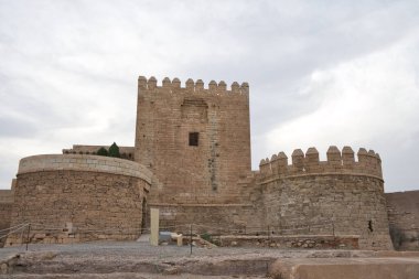 Alcazaba de Almeria, kale ve kale. İç cepheden ve ana kuleden görüntüler. Endülüs, İspanya