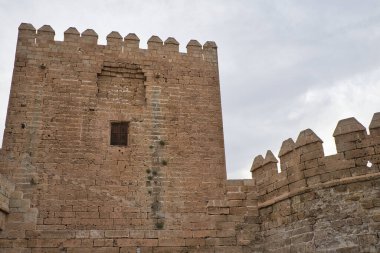 Alcazaba de Almeria, kale ve kale. İç cepheden ve ana kuleden görüntüler. Endülüs, İspanya