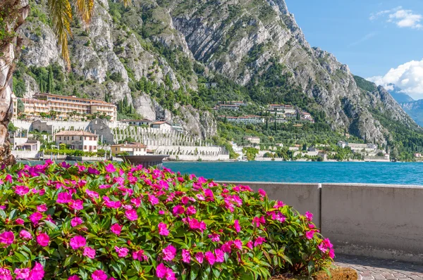 Görünüm Limone sul Garda, Garda Gölü, Brescia, İtalya