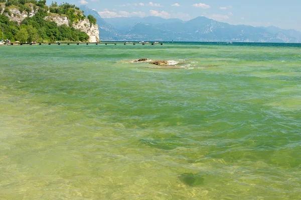 Sunbath at Garda Lake, Sirmione, Brescia, Italy — Stock Photo, Image