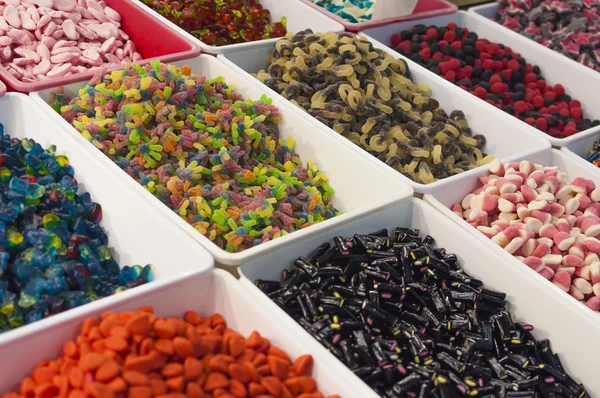 Dulces caramelos de colores — Foto de Stock