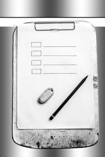 Kağıt Kalemin Üst Karesi Bugünün Yapılacaklar Listesinin Beyaza Izole Edildiğini — Stok fotoğraf