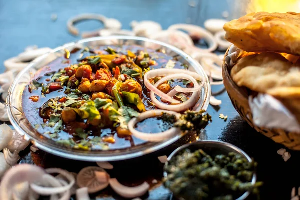 Full Breakfast Plate Black Surface Indian Delhi Style Chole Bhature — Stock Photo, Image