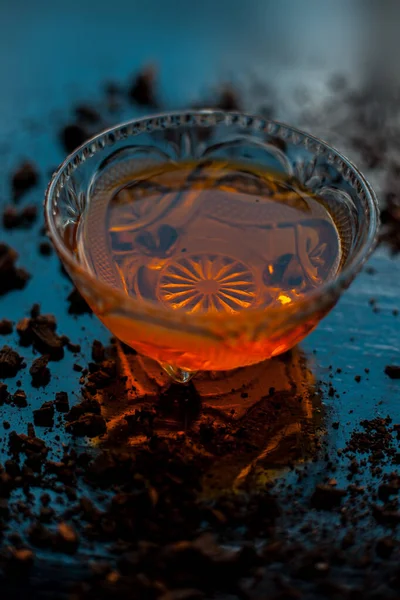 Close Shot Honey Glass Bowl Black Surface Some Raw Cocoa — Stock Photo, Image