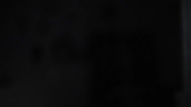 Yüksek çözünürlüklü bir anlaşma jesti olarak bir çift iş adamının el sıkışması yakın çekim. 