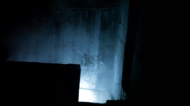 Dramatik ışıklandırmada staikaz vuruşu.