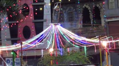 Junagadh-Gujarat-Hindistan 29 Temmuz 2021 - Dekoratif ışıklar, bir shot mela, festival mela, veya Hint panayırı.