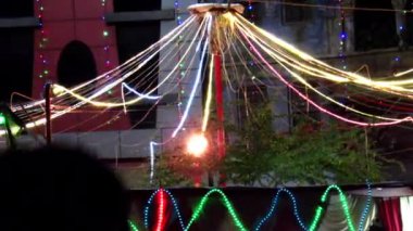 Junagadh-Gujarat-Hindistan 29 Temmuz 2021 - Dekoratif ışıklar, bir shot mela, festival mela, veya Hint panayırı.