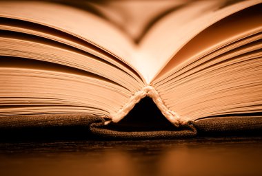 Açık kitap, sayfa, sayfa açın. Eski kitap.