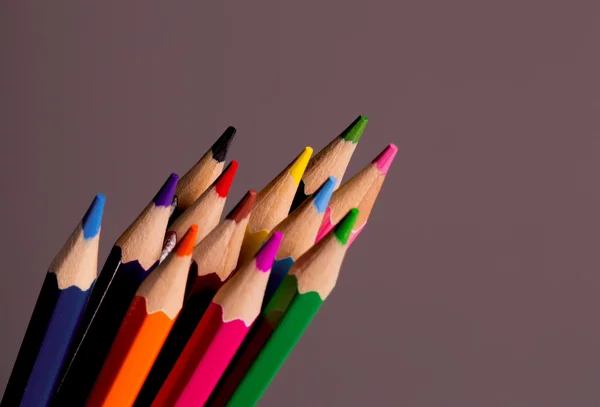 Crayons de couleur, peinture, création, fournitures de bureau — Photo