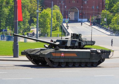 Tank, bir Rus tankı. Geçit töreni. Zafer Bayramı. 9 Mayıs, Rus silahlı kuvvetleri, askeri teçhizat.
