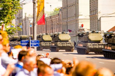 Geçit töreni. Zafer Bayramı. 9 Mayıs, Rus silahlı kuvvetleri, askeri teçhizat.