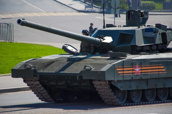 Tank, bir Rus tankı. Geçit töreni. Zafer Bayramı. 9 Mayıs, Rus silahlı kuvvetleri, askeri teçhizat.