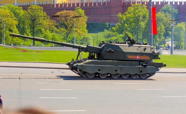 Geçit töreni. Zafer Bayramı. 9 Mayıs, Rus silahlı kuvvetleri, askeri teçhizat. Tank, bir Rus tankı