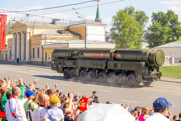 Geçit töreni. Zafer Bayramı. 9 Mayıs, Rus silahlı kuvvetleri, askeri teçhizat.