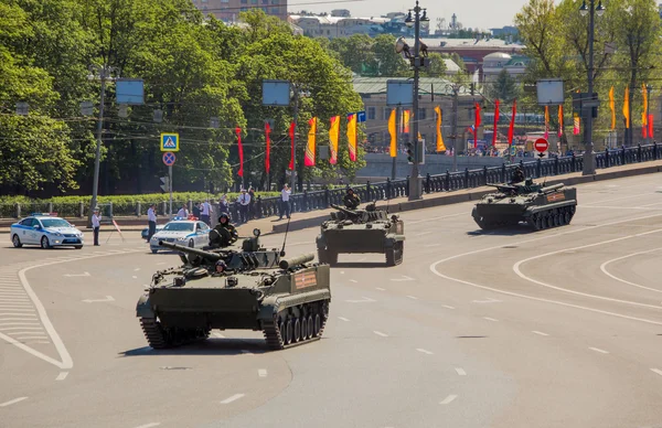 Geçit töreni. Zafer Bayramı. 9 Mayıs, Rus silahlı kuvvetleri, askeri teçhizat.