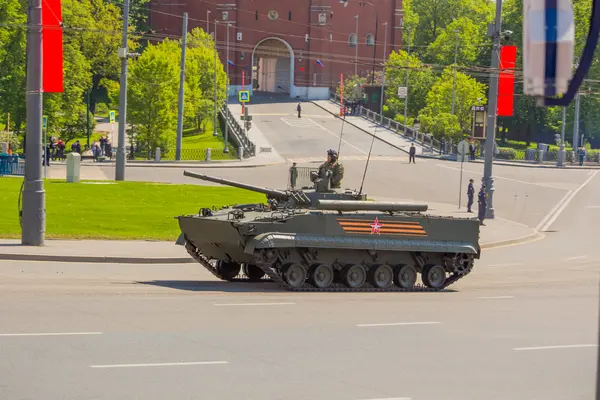 Geçit töreni. Zafer Bayramı. 9 Mayıs, Rus silahlı kuvvetleri, askeri teçhizat.