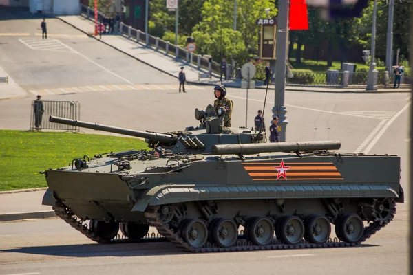 Geçit töreni. Zafer Bayramı. 9 Mayıs, Rus silahlı kuvvetleri, askeri teçhizat.